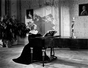 Marta Eggerth in 1935 film: Casta Diva